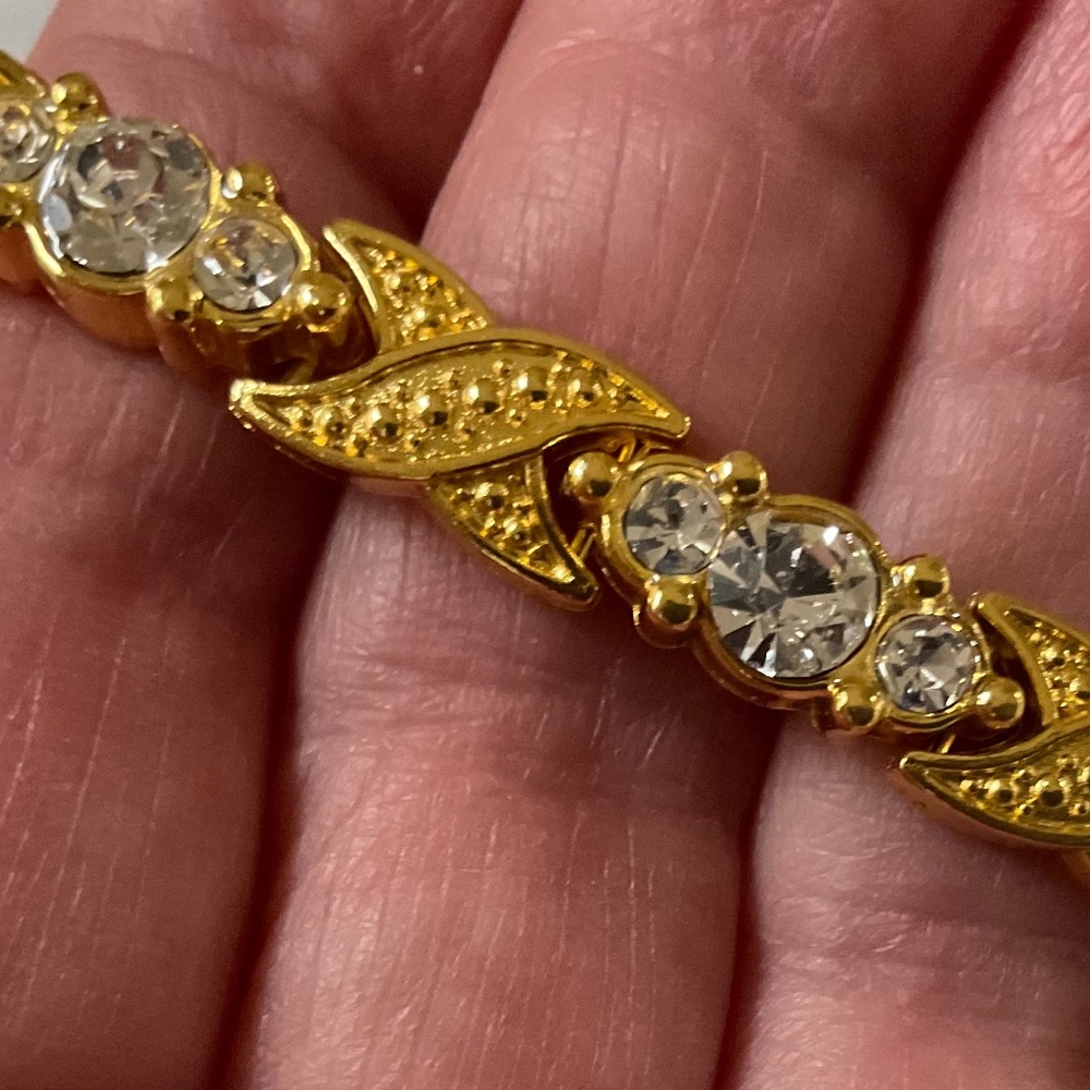 18 k gold plated magnetic bracelet with rhinestones